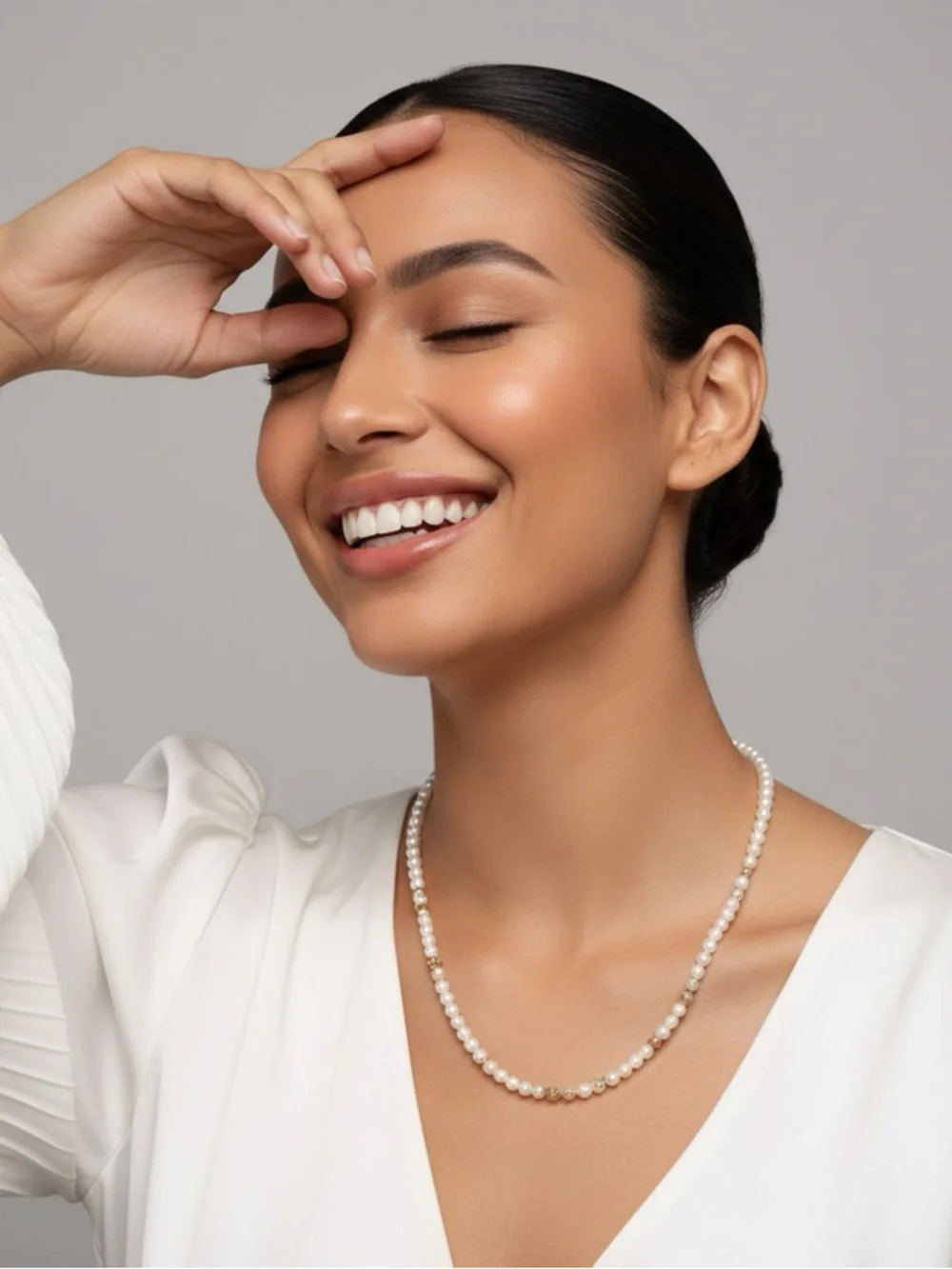 Classic Pearl necklace w/ Gold Beads - Picture 6 of 16